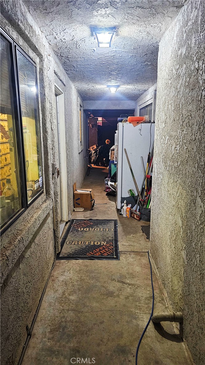 https://media.crmls.org/medias/48c27380-a162-4d18-97df-717113bb86e2.jpg?preset=X-Large