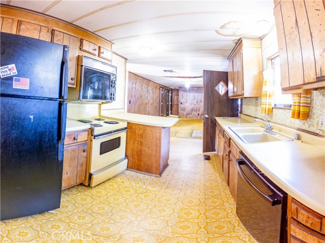 2211 center st,  CA: https://media.crmls.org/medias/48c3fff4-6f9d-41d7-813c-098b91207139.jpg