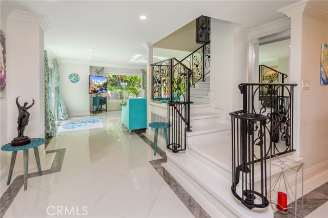 Detail Gallery Image 8 of 25 For 2109 Camino San Rafael, Glendale,  CA 91206 - 3 Beds | 3 Baths