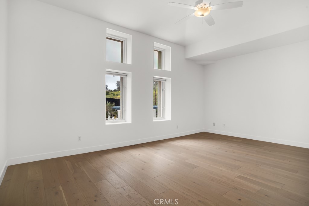 https://media.crmls.org/medias/48c47a59-b02c-4a48-9e78-417c2e92bdee.jpg?preset=X-Large