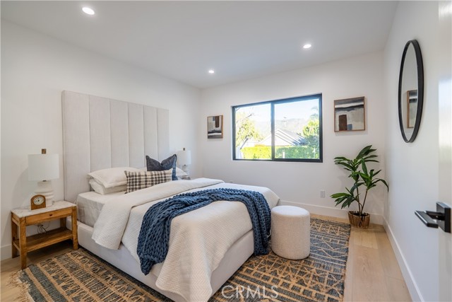 Detail Gallery Image 19 of 35 For 1719 Landis, Burbank,  CA 91504 - 6 Beds | 4 Baths