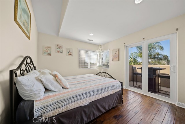 Detail Gallery Image 48 of 56 For 216 10th St, Huntington Beach,  CA 92648 - 4 Beds | 3/2 Baths