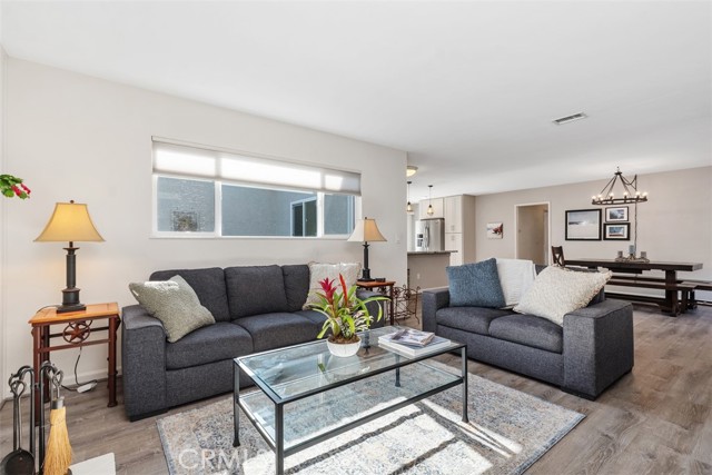 Detail Gallery Image 9 of 32 For 15201 Nottingham, Huntington Beach,  CA 92647 - 3 Beds | 2 Baths