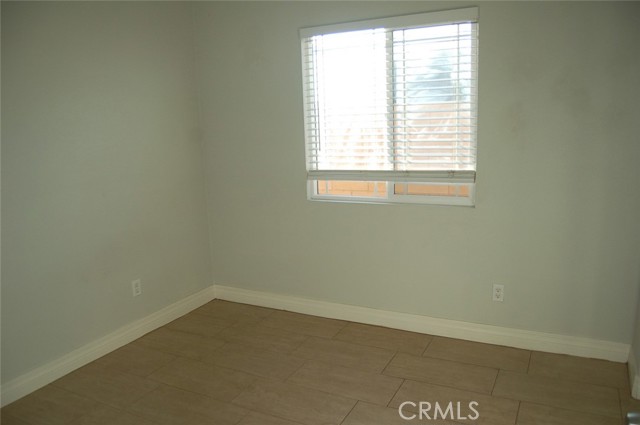 Detail Gallery Image 8 of 19 For 17554 Owen St #2,  Fontana,  CA 92335 - 3 Beds | 2 Baths