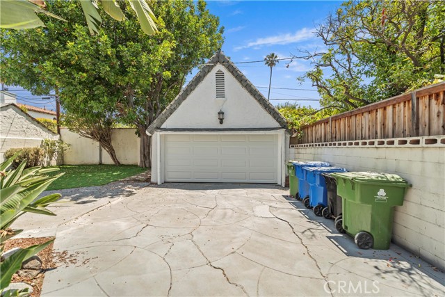 336 N Crescent Heights Boulevard, Los Angeles CA: https://media.crmls.org/medias/48c69c86-a6a8-4166-a058-fc33134f5c91.jpg