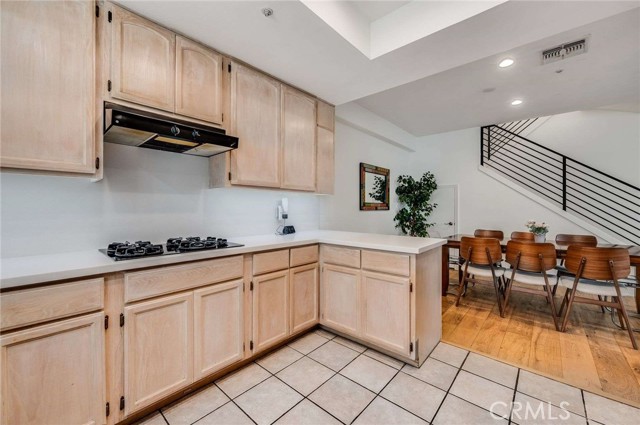 Detail Gallery Image 9 of 24 For 2461 Oneida St #B,  Pasadena,  CA 91107 - 4 Beds | 2/1 Baths