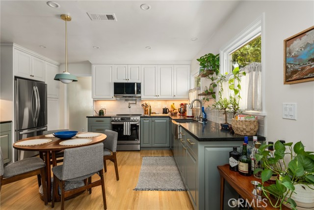 Detail Gallery Image 15 of 44 For 309 E 46th, Long Beach,  CA 90807 - 4 Beds | 2 Baths