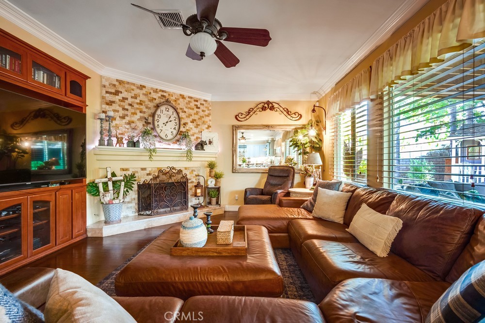 https://media.crmls.org/medias/48c9f340-5deb-4353-b3cb-58757d9dcaac.jpg?preset=X-Large