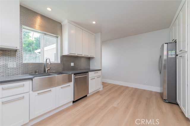 Detail Gallery Image 13 of 31 For 5212 Noble Ave, Sherman Oaks,  CA 91411 - 3 Beds | 2 Baths