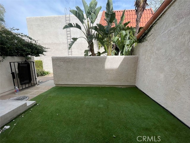 Detail Gallery Image 3 of 21 For 6223 Nita, Woodland Hills,  CA 91367 - 2 Beds | 3 Baths