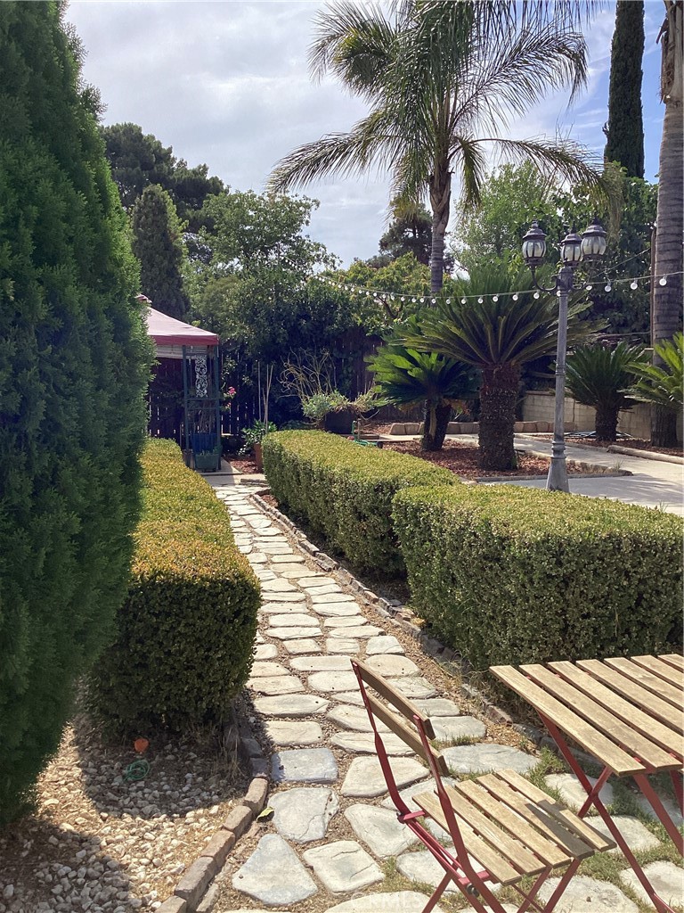 https://media.crmls.org/medias/48ccf1d9-b6b3-497b-864b-1fb3390816d6.jpg?preset=X-Large