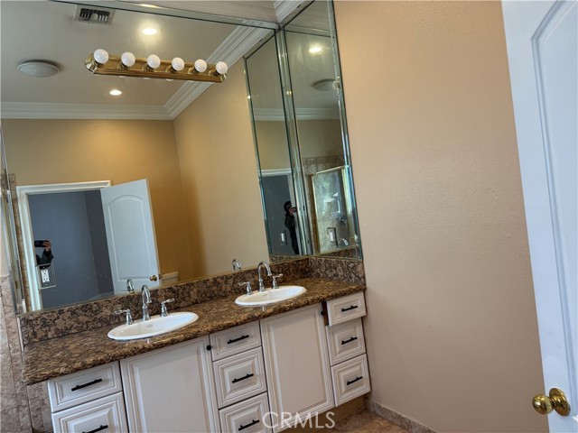 Detail Gallery Image 25 of 28 For 4912 Hesperia, Encino,  CA 91316 - 3 Beds | 2/1 Baths