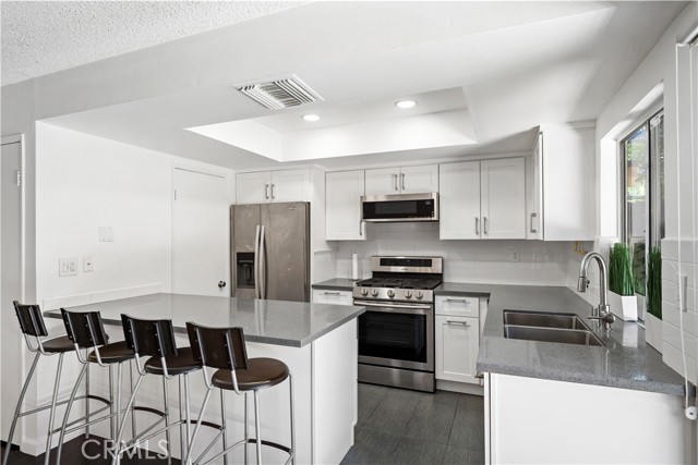 Detail Gallery Image 13 of 28 For 20110 Cohasset St #22,  Winnetka,  CA 91306 - 3 Beds | 2/1 Baths