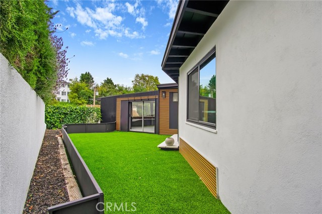 Detail Gallery Image 20 of 28 For 300 Holmwood Dr, Newport Beach,  CA 92663 - 3 Beds | 2 Baths