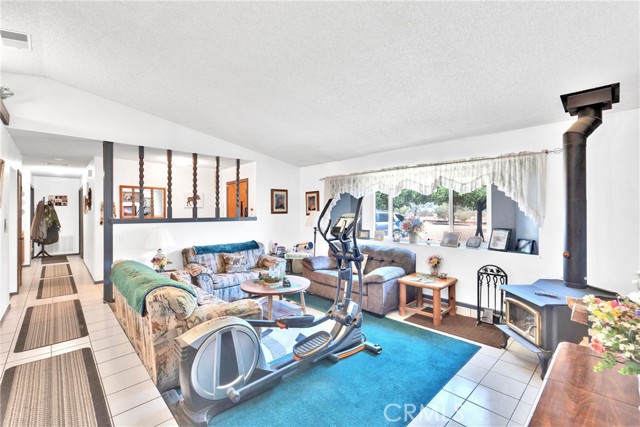 Detail Gallery Image 8 of 43 For 13237 Smoke Tree Rd, Victorville,  CA 92392 - 3 Beds | 2 Baths