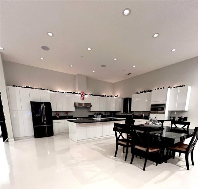 1204 Arbenz Circle, Corona CA: https://media.crmls.org/medias/48d33585-b7d2-47b7-b1be-7e53a5c28f4e.jpg