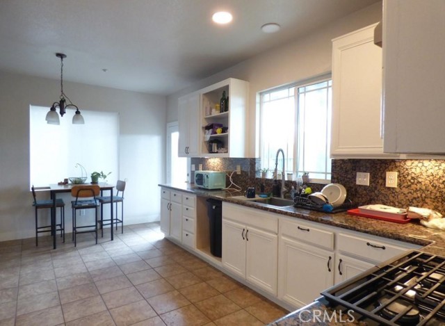 Detail Gallery Image 4 of 30 For 6279 Long Cove Dr, Fontana,  CA 92336 - 4 Beds | 2/1 Baths