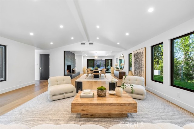 5019 Donna Avenue, Tarzana CA: https://media.crmls.org/medias/48d3f08a-2dae-457d-9e23-a0dec7773022.jpg