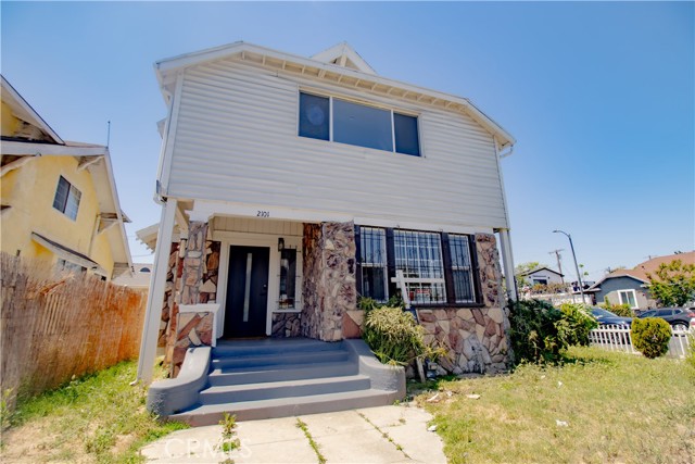 2101 Arlington Avenue, Los Angeles CA: https://media.crmls.org/medias/48d3f7eb-3f12-4d62-8d94-e80945ca6554.jpg