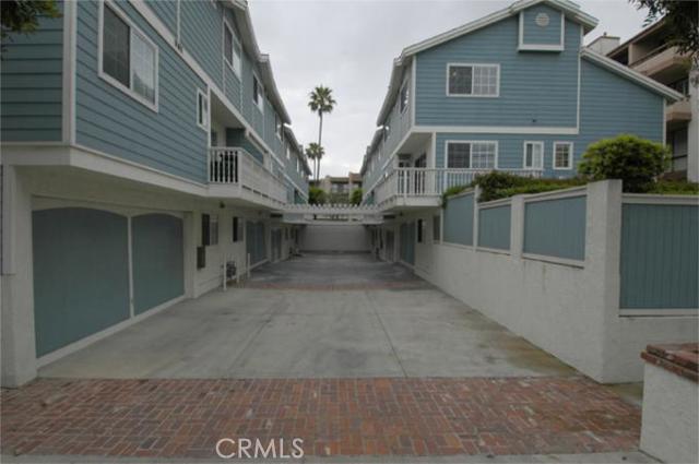 ENTRACE TO THE GARAGE