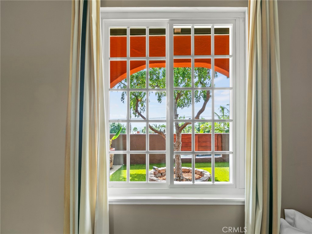 https://media.crmls.org/medias/48d5eb05-8920-4644-a97d-9d1755d40171.jpg?preset=X-Large