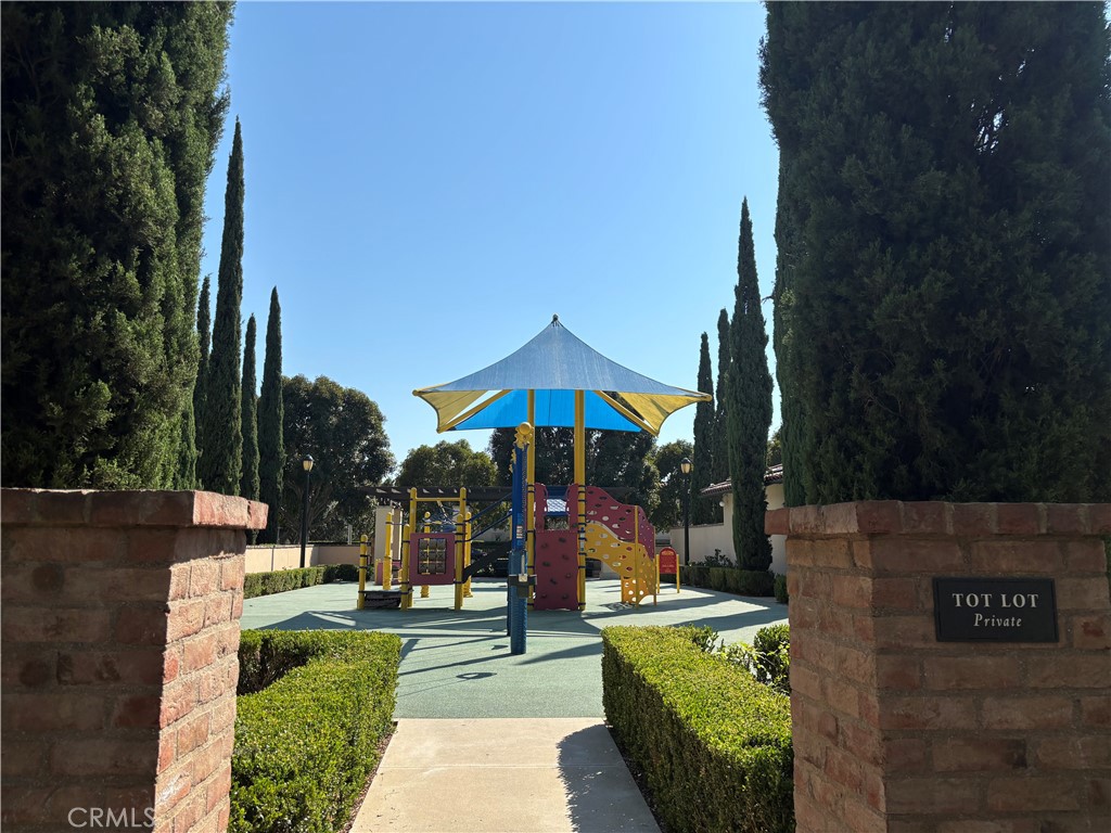 https://media.crmls.org/medias/48d6a6c4-de6d-444e-8757-65d0b8020540.jpg?preset=X-Large