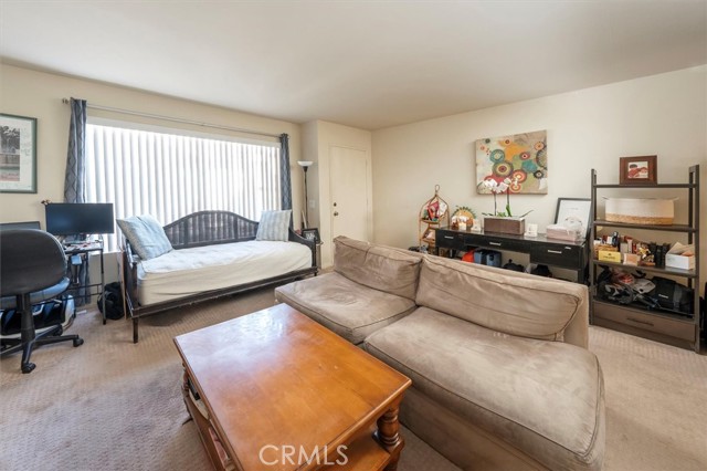 Detail Gallery Image 6 of 25 For 5461 Newcastle Ave #8,  Encino,  CA 91316 - 2 Beds | 2/1 Baths