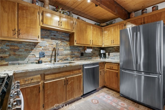 Detail Gallery Image 9 of 33 For 1700 Columbine Dr, Big Bear City,  CA 92314 - 3 Beds | 2/1 Baths