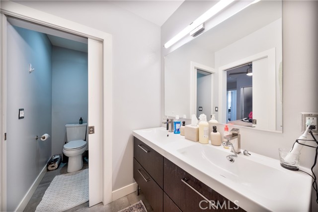 828 Indiana Avenue, Venice CA: https://media.crmls.org/medias/48d97e82-41ca-4e8a-8afc-8ab5a14febd7.jpg