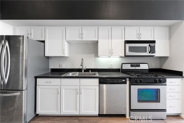 420 S San Pedro Street, Los Angeles CA: https://media.crmls.org/medias/48d99c6d-f15d-4642-8dd3-3780dcaa8056.jpg