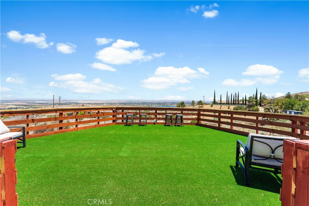 https://media.crmls.org/medias/48d9fa1a-5120-418a-af78-885f8f522282.jpg?preset=X-Large