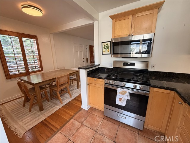 Detail Gallery Image 12 of 42 For 3989 Coolidge, Los Angeles,  CA 90066 - 3 Beds | 2 Baths