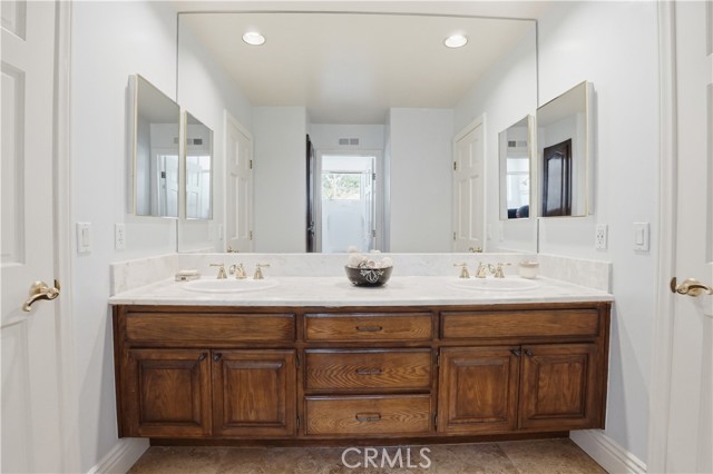 Detail Gallery Image 54 of 69 For 27139 Crystal Springs, Canyon Country,  CA 91387 - 4 Beds | 2/1 Baths