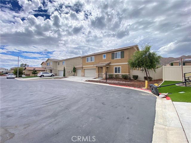 10299 Kite Court, Moreno Valley CA: https://media.crmls.org/medias/48db5bdc-e847-4e7f-a862-8000817a2ef3.jpg