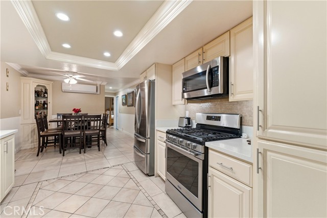 Detail Gallery Image 8 of 10 For 133 Colombo Ln, Tustin,  CA 92780 - 3 Beds | 2 Baths