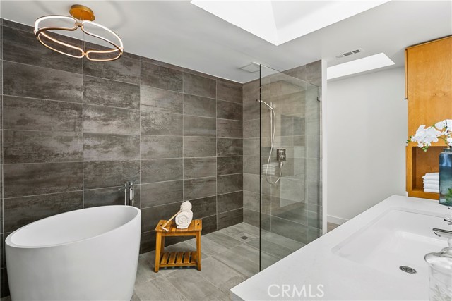 Detail Gallery Image 18 of 33 For 11 Skysail Dr, Corona Del Mar,  CA 92625 - 2 Beds | 2/1 Baths