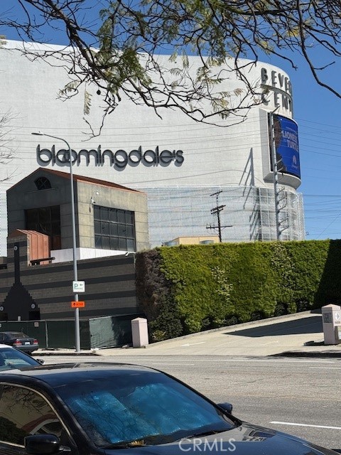 321 S San Vicente S Boulevard, Los Angeles CA: https://media.crmls.org/medias/48dcd9cb-f674-4db1-9608-e82f91f4ba10.jpg