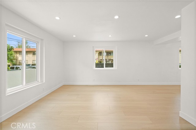 Detail Gallery Image 9 of 49 For 7010 a Lennox Ave a,  Van Nuys,  CA 91405 - 4 Beds | 2 Baths