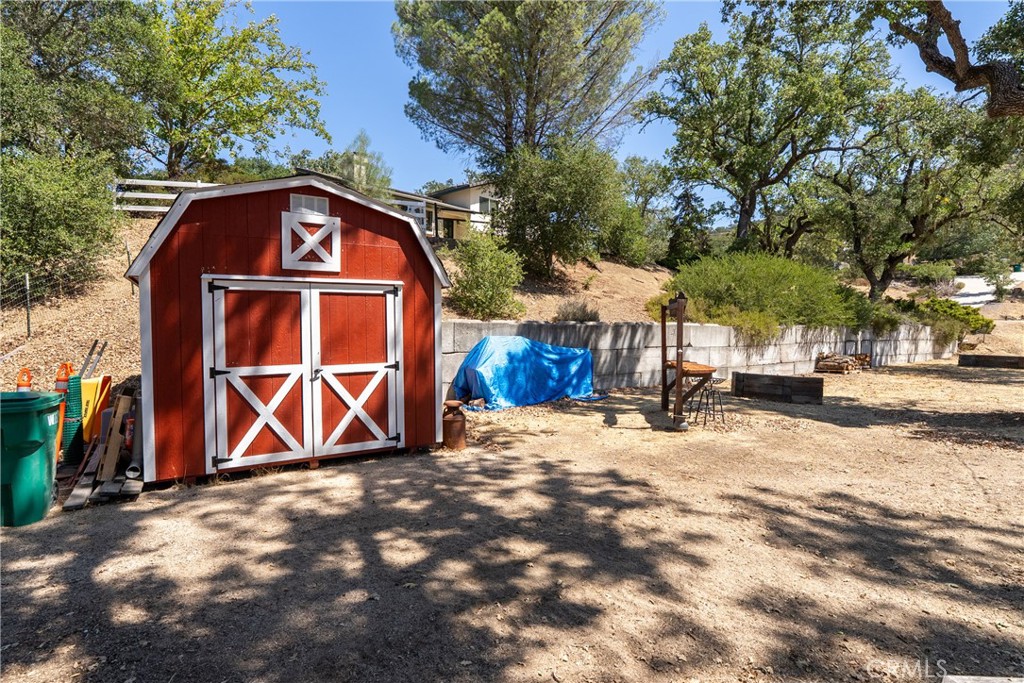 https://media.crmls.org/medias/48dd81b8-933f-4d97-97a0-2c5892c3bd78.jpg?preset=X-Large
