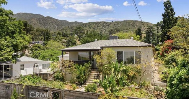 Detail Gallery Image 1 of 36 For 10630 Samoa Ave, Tujunga,  CA 91042 - 3 Beds | 2 Baths