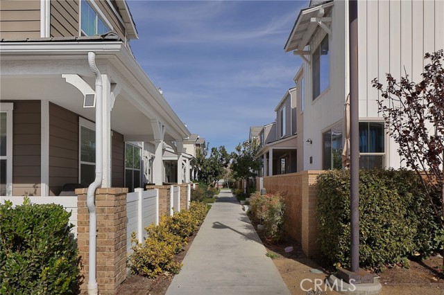 Detail Gallery Image 3 of 36 For 111 Red Brick Dr #1,  Simi Valley,  CA 93065 - 3 Beds | 2/1 Baths