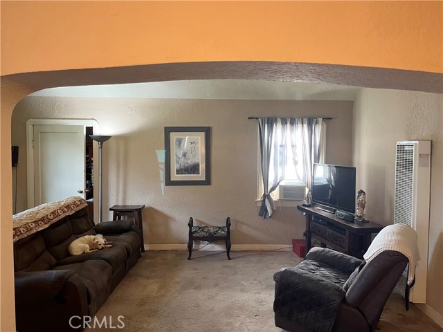 332 E South Street, Long Beach CA: https://media.crmls.org/medias/48dec336-e1f4-44f9-aa8e-6bb1328215cd.jpg