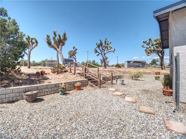 Detail Gallery Image 11 of 27 For 5126 Canton St, Yucca Valley,  CA 92284 - 2 Beds | 2 Baths