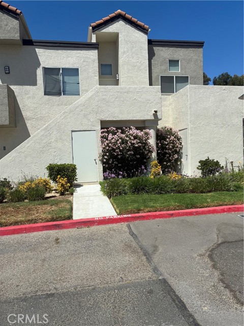 Detail Gallery Image 2 of 16 For 21203 Trumpet Dr #103,  Newhall,  CA 91321 - 2 Beds | 2 Baths