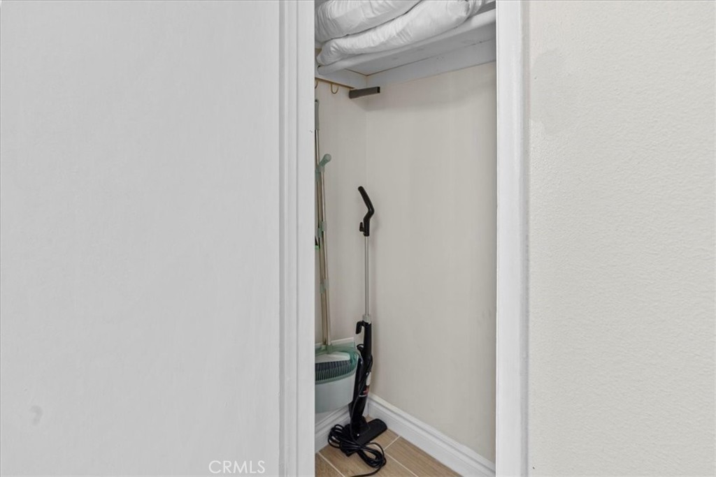 https://media.crmls.org/medias/48e005f2-a582-49c5-a57b-63a81e1fb271.jpg?preset=X-Large