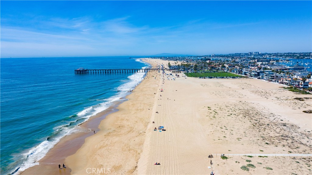 https://media.crmls.org/medias/48e0bc5d-5708-40f0-9dd5-af572c6aba87.jpg?preset=X-Large