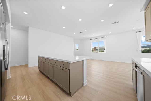 175 Baluster, Irvine CA: https://media.crmls.org/medias/48e177ff-88fe-4a00-807e-89a306433955.jpg