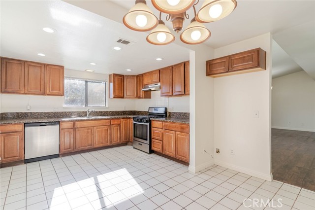 Detail Gallery Image 6 of 36 For 4906 Pacifica Ave, Palmdale,  CA 93552 - 4 Beds | 2 Baths