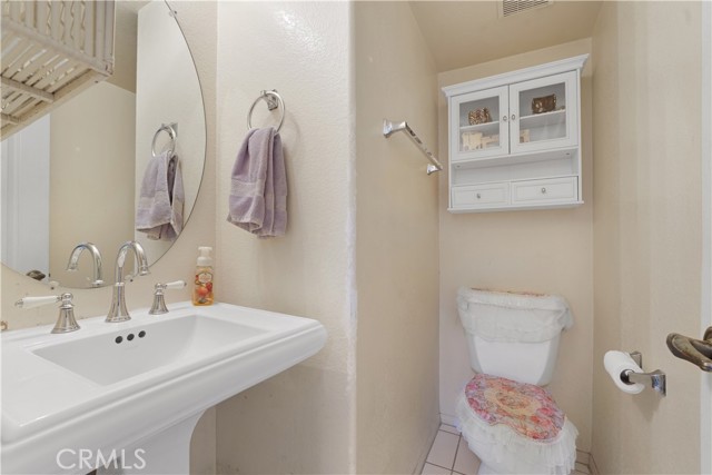 Downstairs 1/2 bathroom