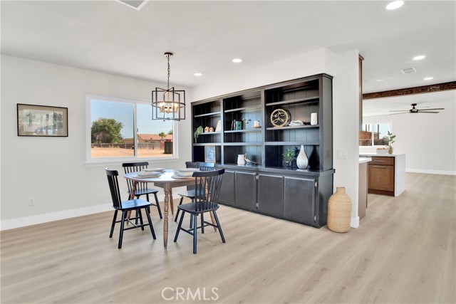 Detail Gallery Image 8 of 31 For 20357 Shoshonee Rd, Apple Valley,  CA 92307 - 3 Beds | 2 Baths